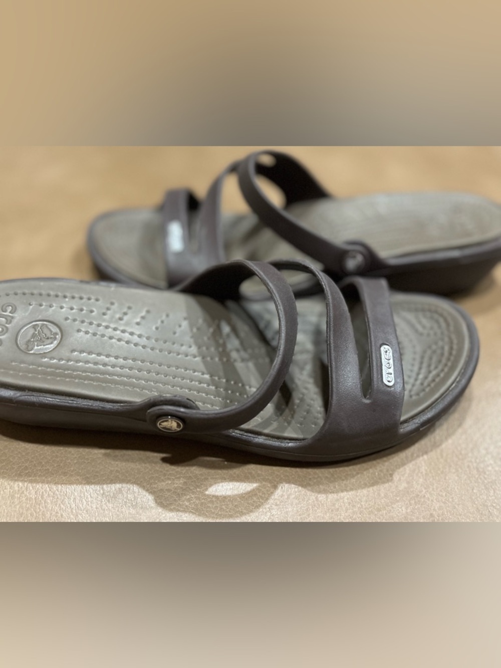 CROCS Women's Brown Two-Strap Slide comfy minimalist Sandals - Picture 5 of 5